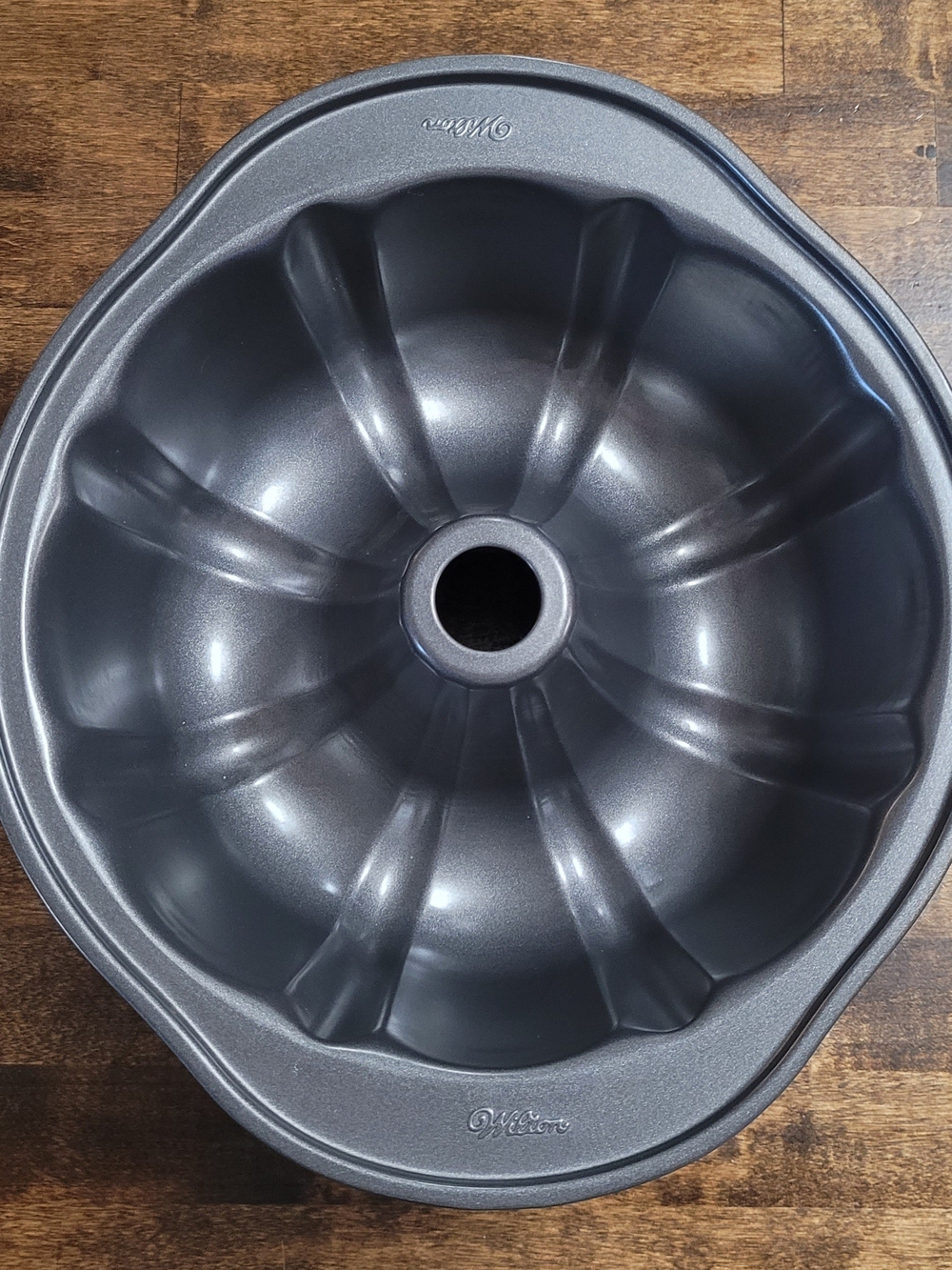 Wilton Metallic Gray Nonstick Bundt Cake Pan